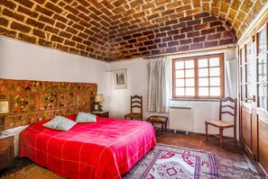3 camere, ferro/asse da stiro, Wi-Fi gratuito, lenzuola