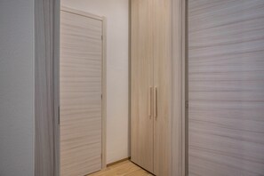 Interior - Studio Apartment 'Moie Piane' with Wi-Fi (Tione di Trento)