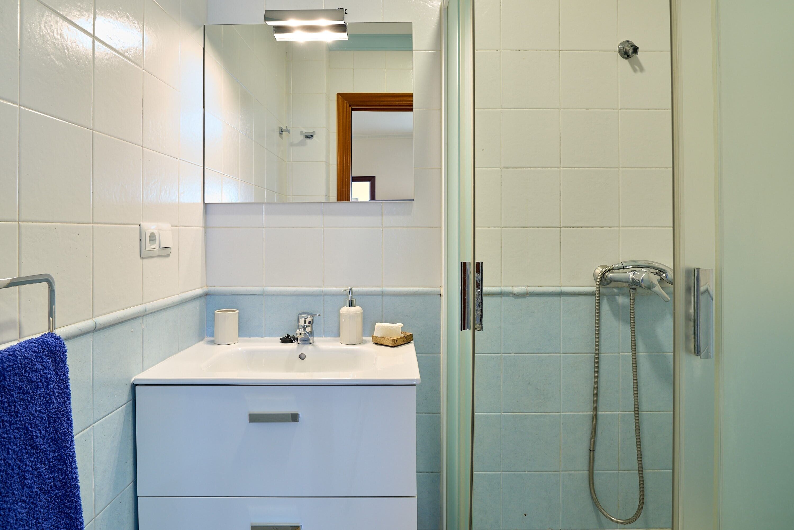 Shower, towels