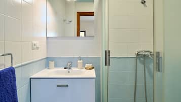 Shower, towels
