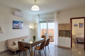 Dining - Apartment 'La Molina' with Mountain View, Private Terrace and Balcony (Rute)