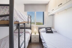 2 bedrooms, free WiFi, bed sheets - Apartment 'Gandiazar Beach' with Shared Pool, Balcony and Wi-Fi (Grau i Platja)