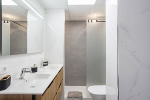 Douche, séchoir à cheveux