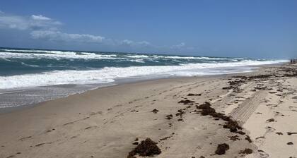 Heavenly Sunshine Hideaway- Spacious, Cozy, VERY Clean, and Quiet Community!