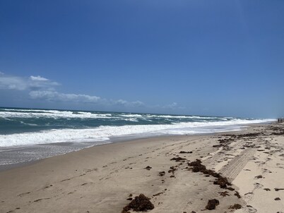 Heavenly Sunshine Hideaway- Spacious, Cozy, VERY Clean, and Quiet Community!