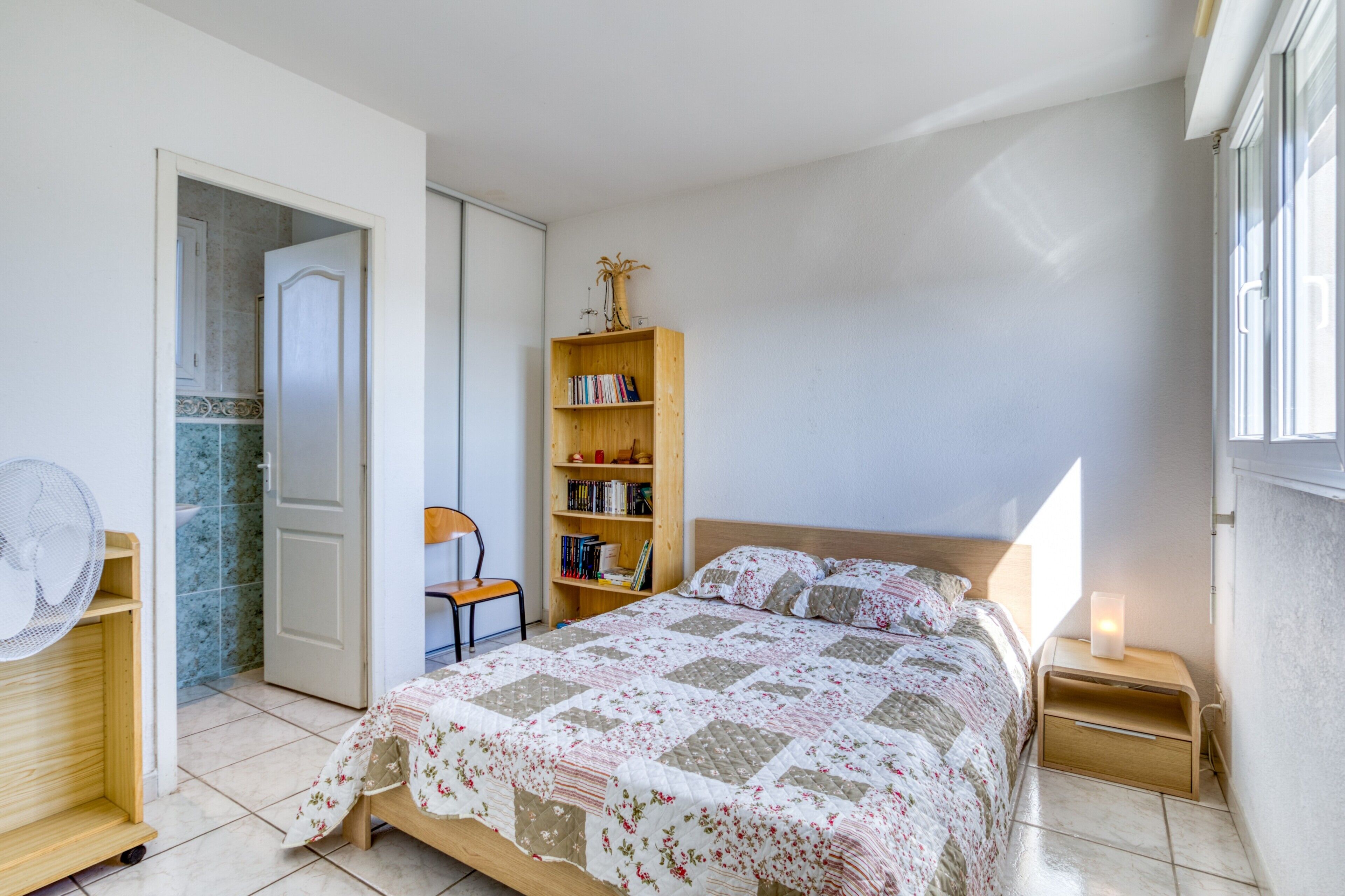 4 slaapkamers, een strijkplank/strijkijzer, gratis wifi, beddengoed