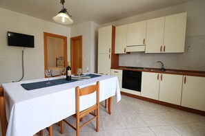 Refrigerador, horno, parrilla de estufa y periquera 