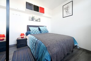 1 habitación, tabla de planchar con plancha, wifi gratis y ropa de cama 