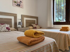 4 bedrooms, iron/ironing board, free WiFi - Villa 'Estrella' with Mountain View, Wi-Fi and Air Conditioning (La Torre Vella)