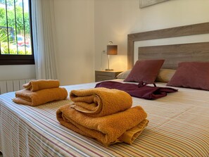 4 bedrooms, iron/ironing board, free WiFi