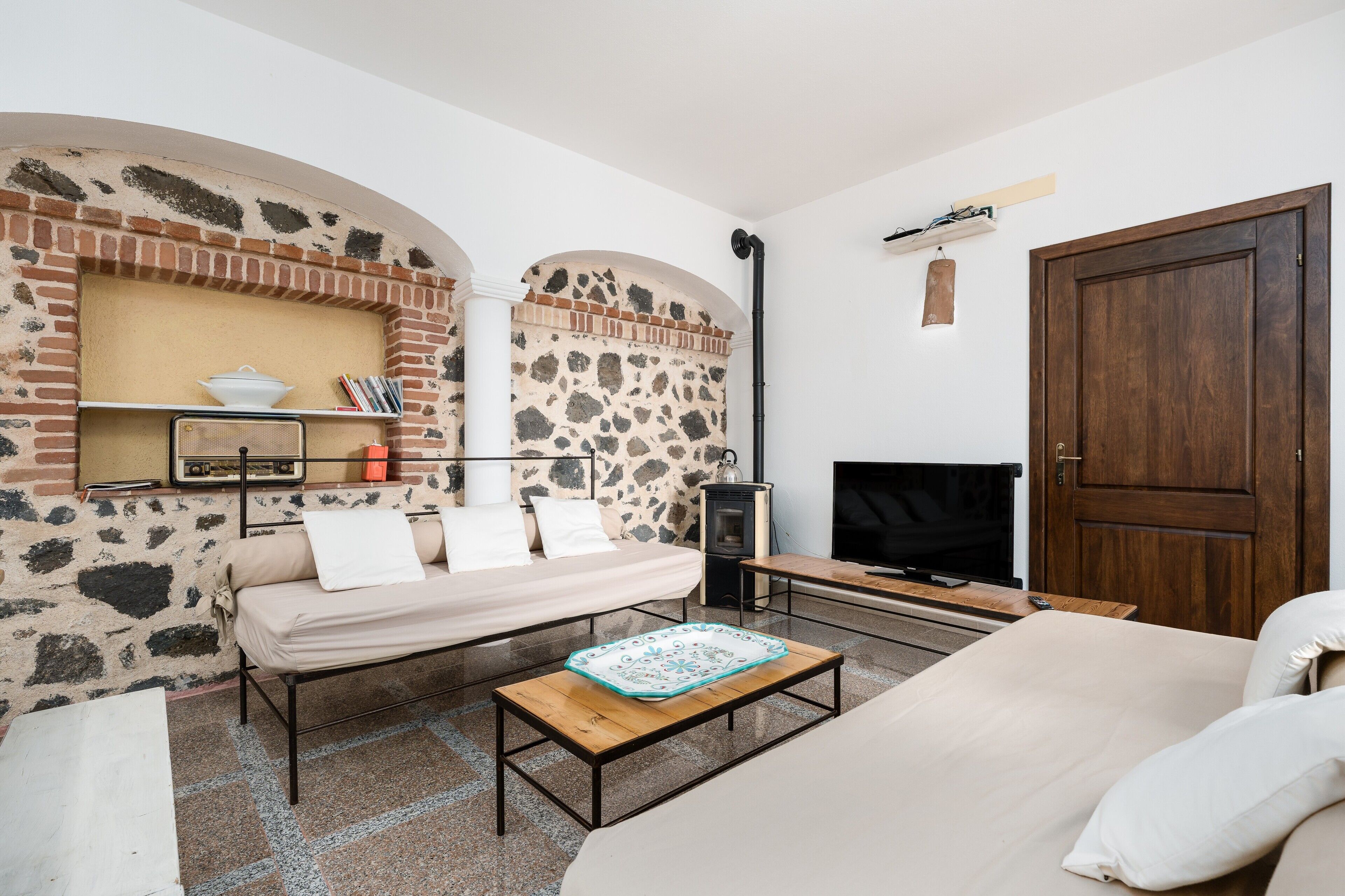 4 makuuhuonetta, silitysrauta/-lauta, ilmainen Wi-Fi, vuodevaatteet