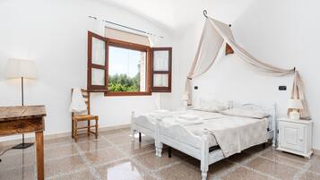 4 Schlafzimmer, BĂŒgeleisen/BĂŒgelbrett, kostenloses WLAN, BettwĂ€sche