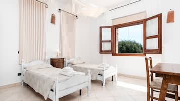 4 Schlafzimmer, BĂŒgeleisen/BĂŒgelbrett, kostenloses WLAN, BettwĂ€sche