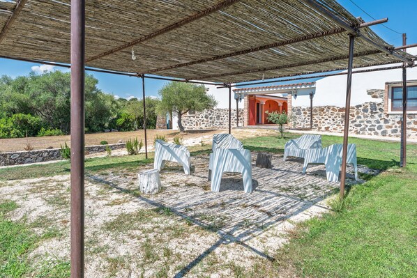Terrace/patio - Villa 'Pedduzza' with Sea View, Private Terrace and Wi-Fi (Orosei NU)