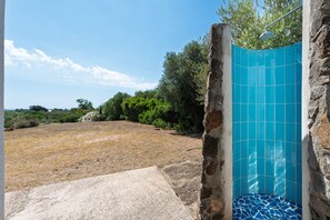 Property grounds - Villa 'Pedduzza' with Sea View, Private Terrace and Wi-Fi (Orosei NU)