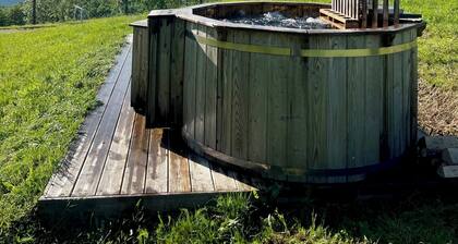 Ferienwohnung "Serrino 2" mit Bergblick, Gemeinschaftspool und WLAN