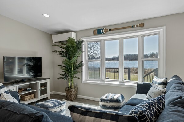 Smart TV, table tennis, books