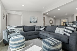 Smart TV, ping pong, books - Dock is waiting!  Fishing, paddleboards, kayaking!!
Come relax by the Lake! (Copake)