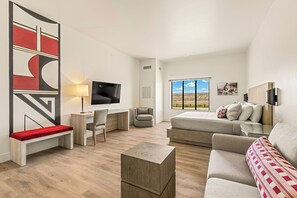 Single King Suite | Premium bedding, in-room safe, desk, blackout drapes - Taawaki Inn - Cottonwood, an Ascend Collection Hotel (Clarkdale)