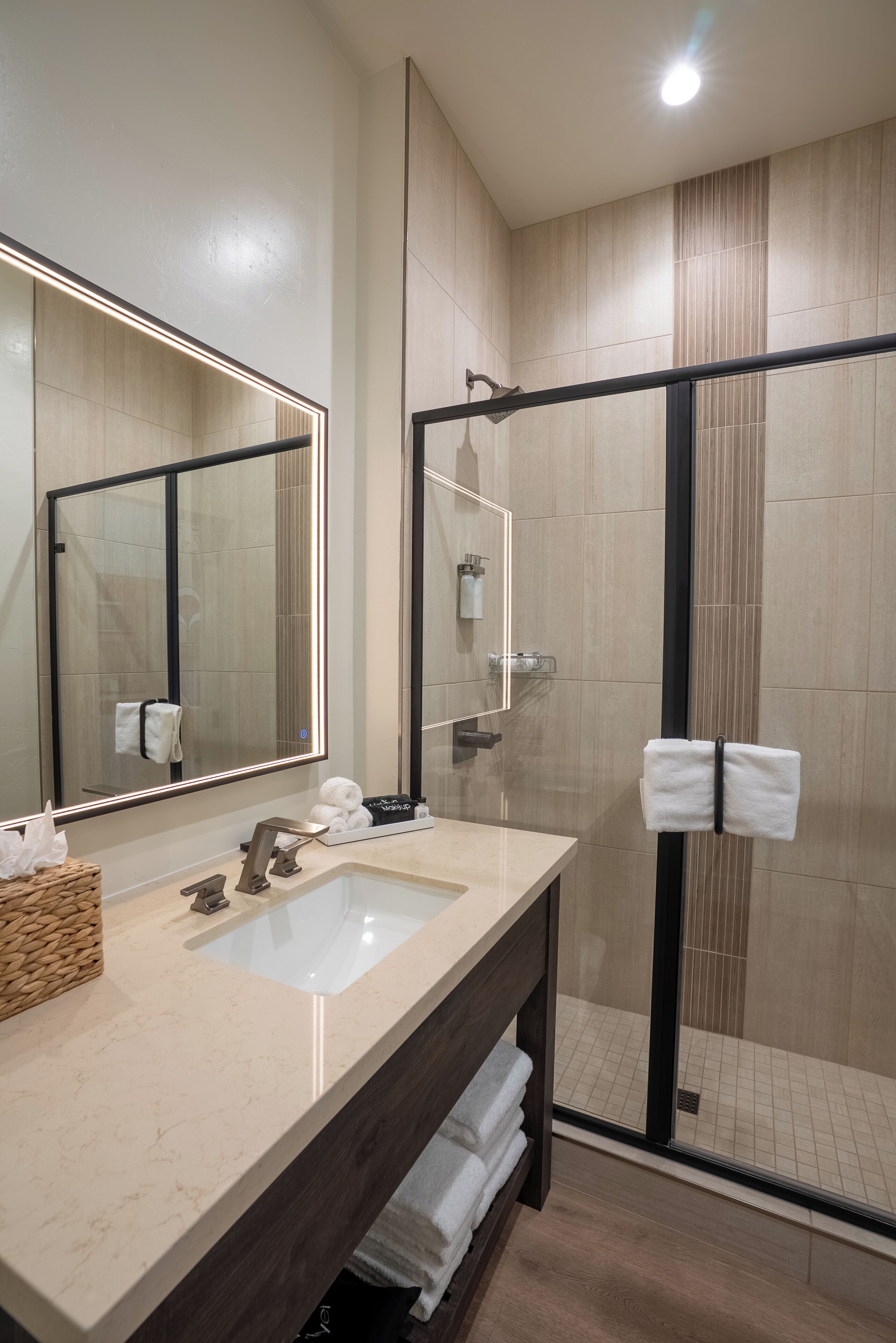 Standard Room, 2 Queen Beds | Bathroom