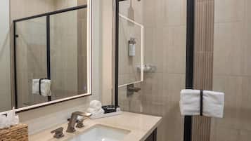 Standard Room, 2 Queen Beds | Bathroom