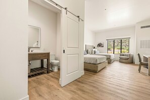 Double Queen Room | Premium bedding, in-room safe, desk, blackout drapes - Taawaki Inn - Cottonwood, an Ascend Collection Hotel (Clarkdale)