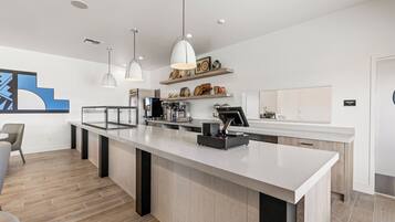 Tägliches inbegriffenes Frühstück zur Selbstbedienung