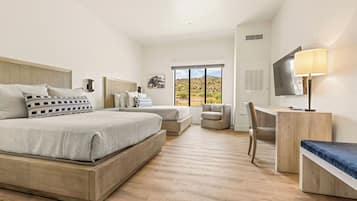 Zimmer, 2 Queen-Betten | 1 Schlafzimmer, hochwertige Bettwaren, Zimmersafe, Schreibtisch