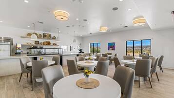 Desayuno de autoservicio incluido todos los días