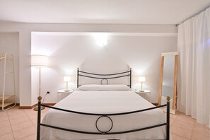 4 chambres, fer et planche à repasser, Wi-Fi gratuit, draps fournis