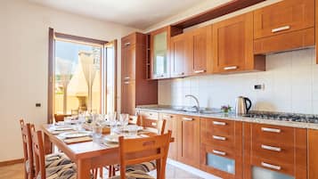 Réfrigérateur, four, plaque de cuisson, lave-vaisselle