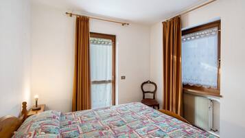 1 bedroom, free WiFi, bed sheets