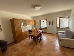 Living area - Apartment 'Residence Malibu Appartamento 2' with Mountain View and Wi-Fi (Falcade)