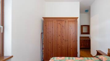 1 室のベッドルーム、WiFi (無料)、ベッドシーツ