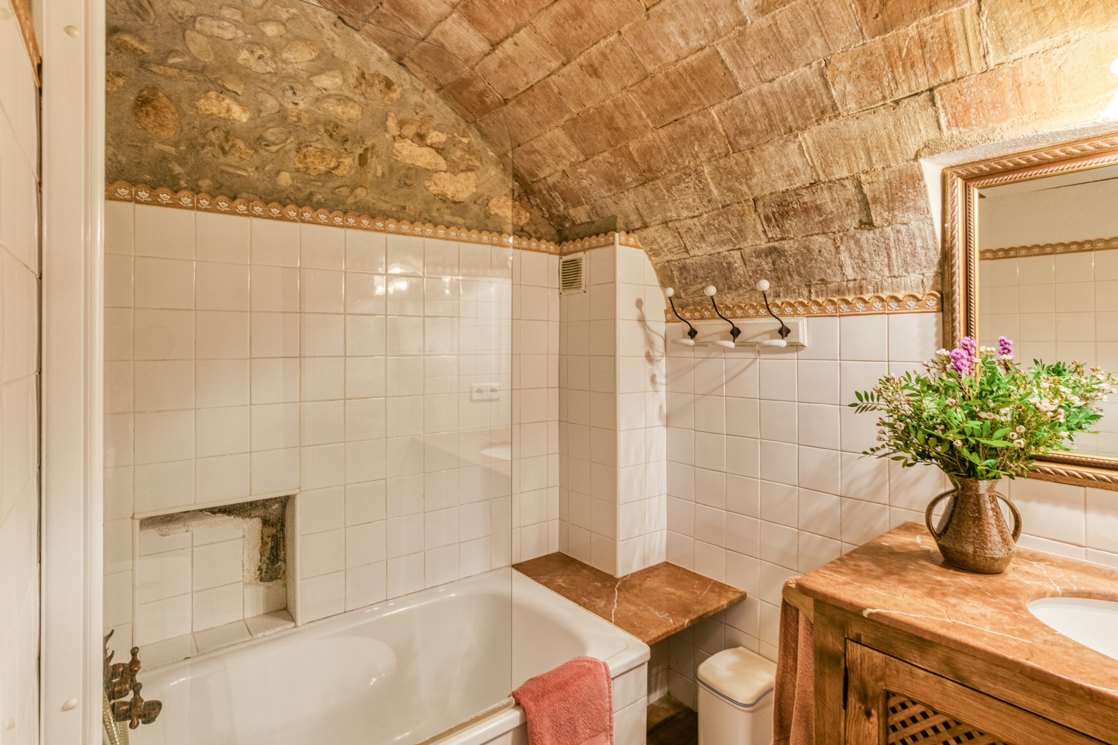 Een douche, een haardroger, handdoeken