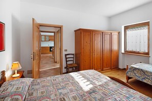 1 bedroom, free WiFi, bed sheets