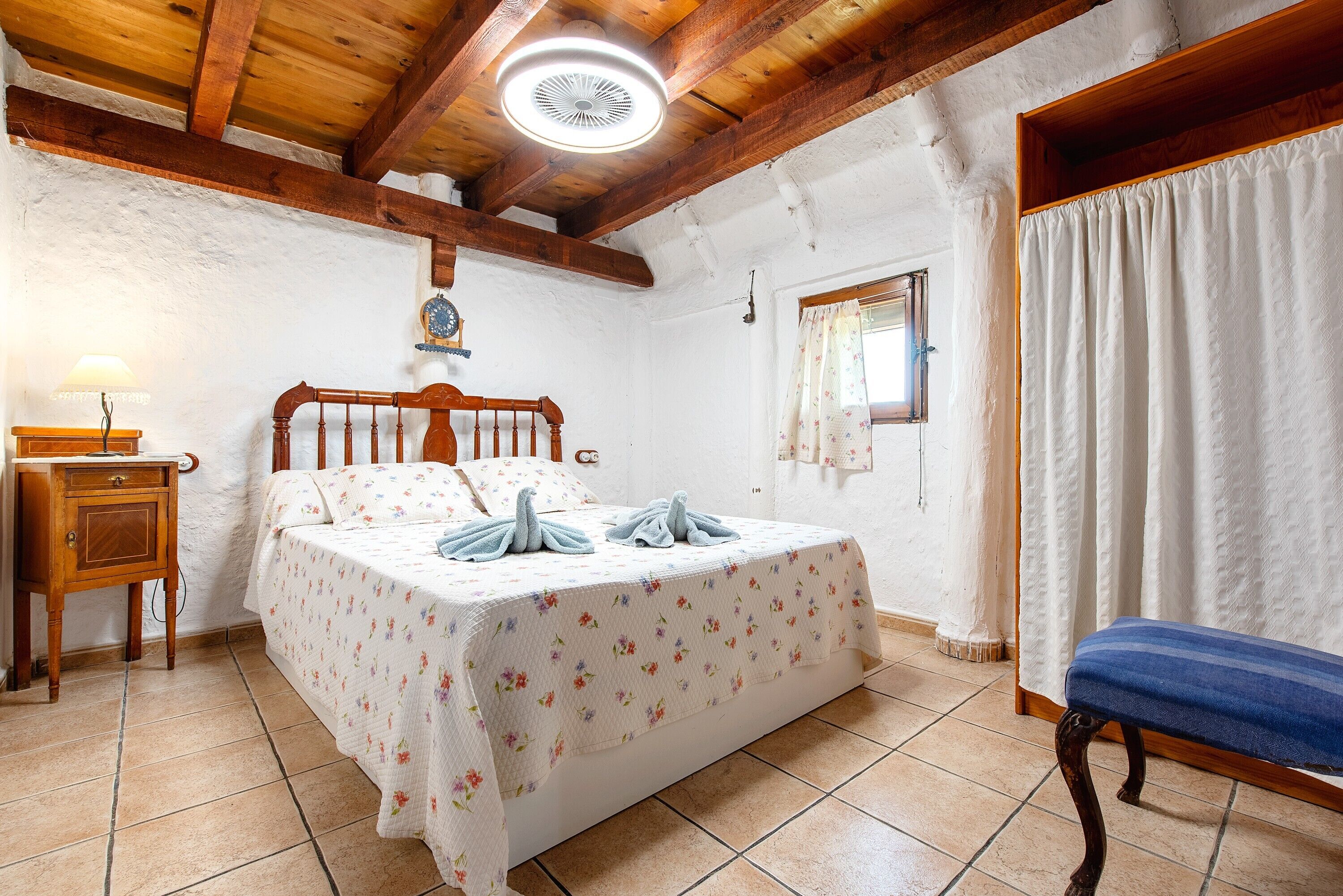 6 bedrooms, free WiFi, bed sheets