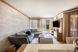 TV - Apartment 'Residence Latemarblick' with Mountain View, Private Terrace and Whirlpool (Nova Levante)