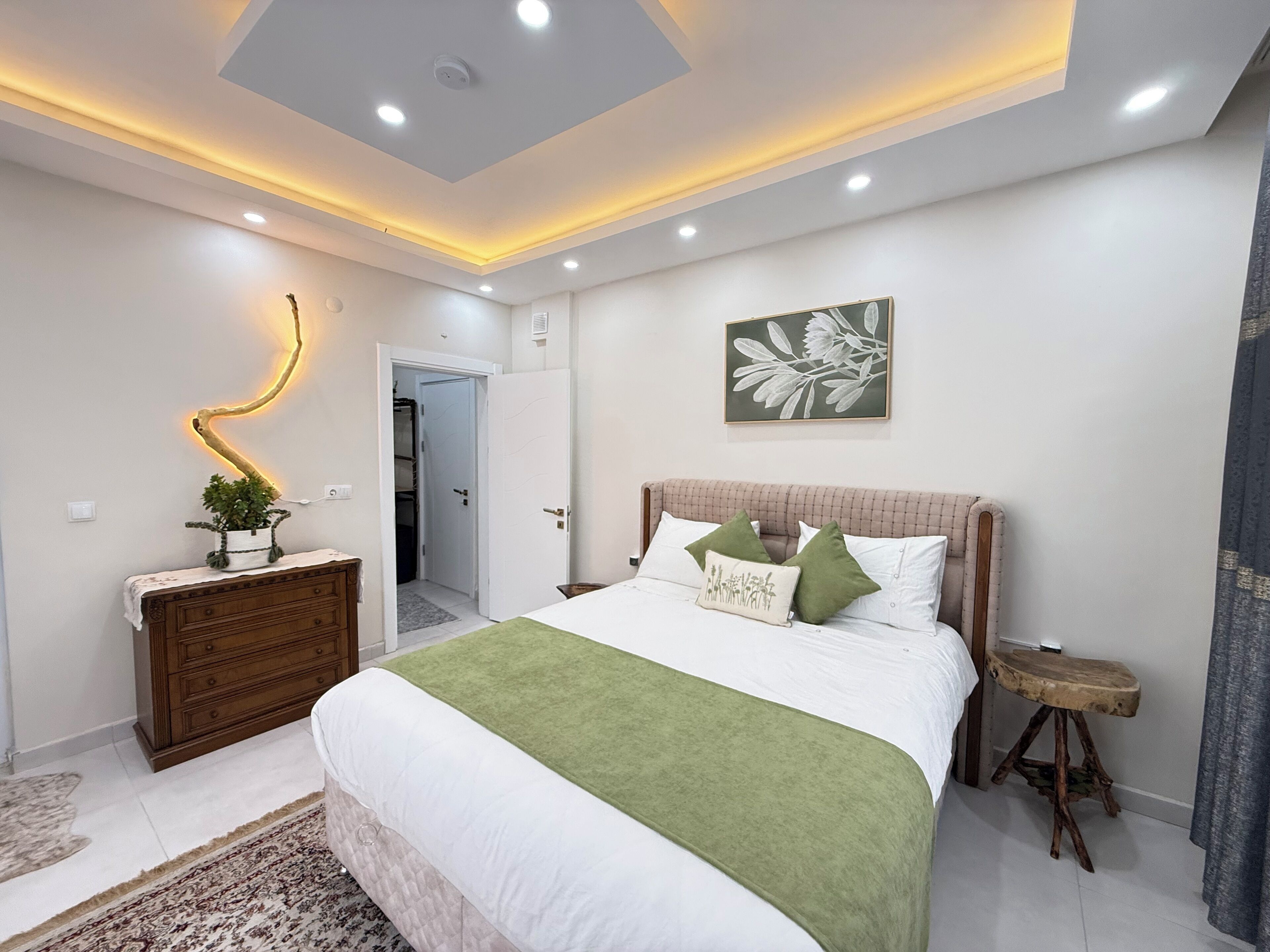 3 slaapkamers, een kluis op de kamer, een strijkplank/strijkijzer