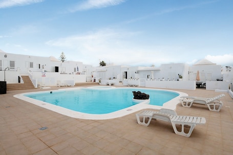 Pool. Vacation Home 'Casa La Concha Lanzarote' with Shared Pool, Private Terrace and Wi-Fi