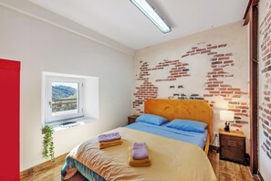Free WiFi, bed sheets - Studio Apartment 'Macaja' with Sea View, Wi-Fi and Air Conditioning (Varazze)