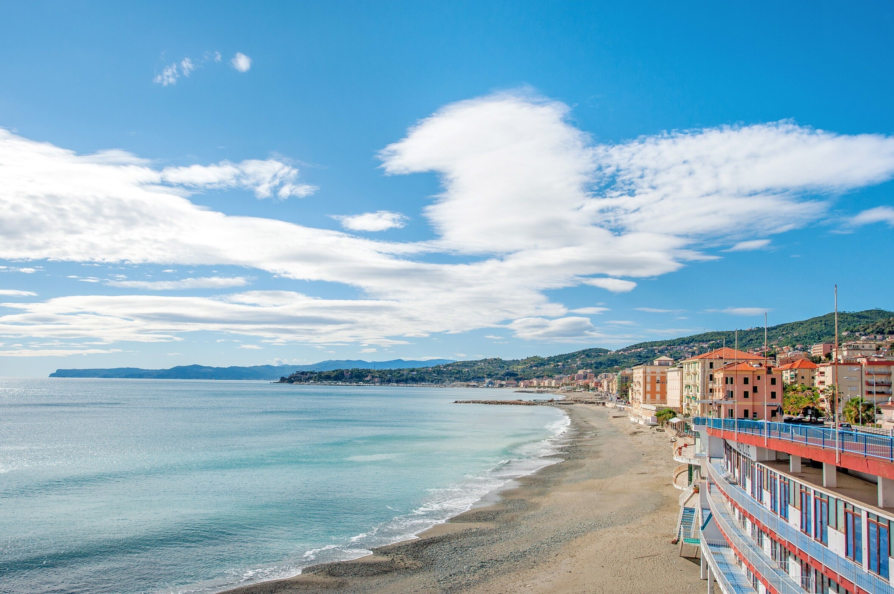 Una spiaggia nelle vicinanze