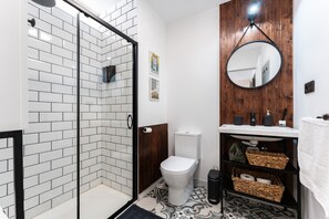 Shower, hair dryer, towels - Villa 'Sueños' with Sea View, Private Pool and Wi-Fi (Mijas)