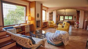 Télévision, cheminée