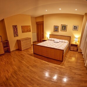 5 dormitorios, tabla de planchar con plancha, wifi y ropa de cama