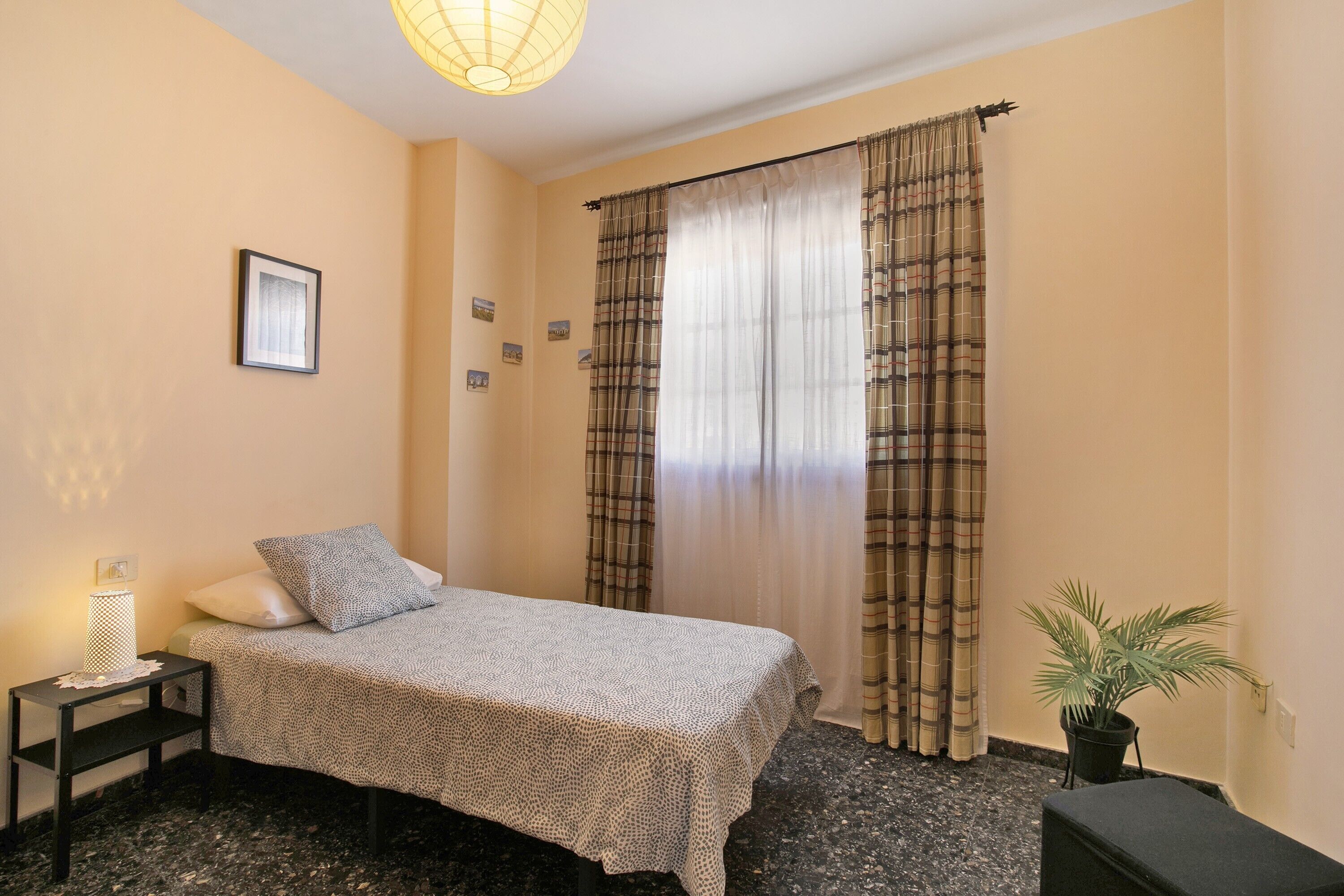 3 chambres, fer et planche à repasser, Wi-Fi gratuit, draps fournis