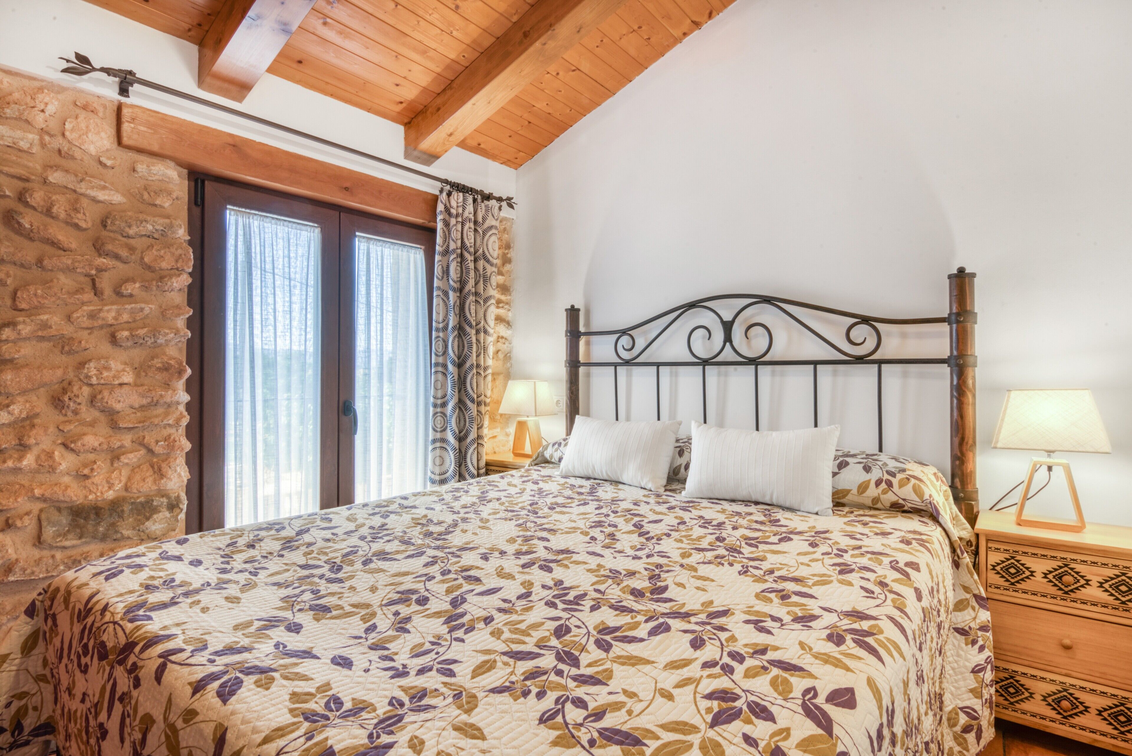 2 slaapkamers, een strijkplank/strijkijzer, gratis wifi, beddengoed