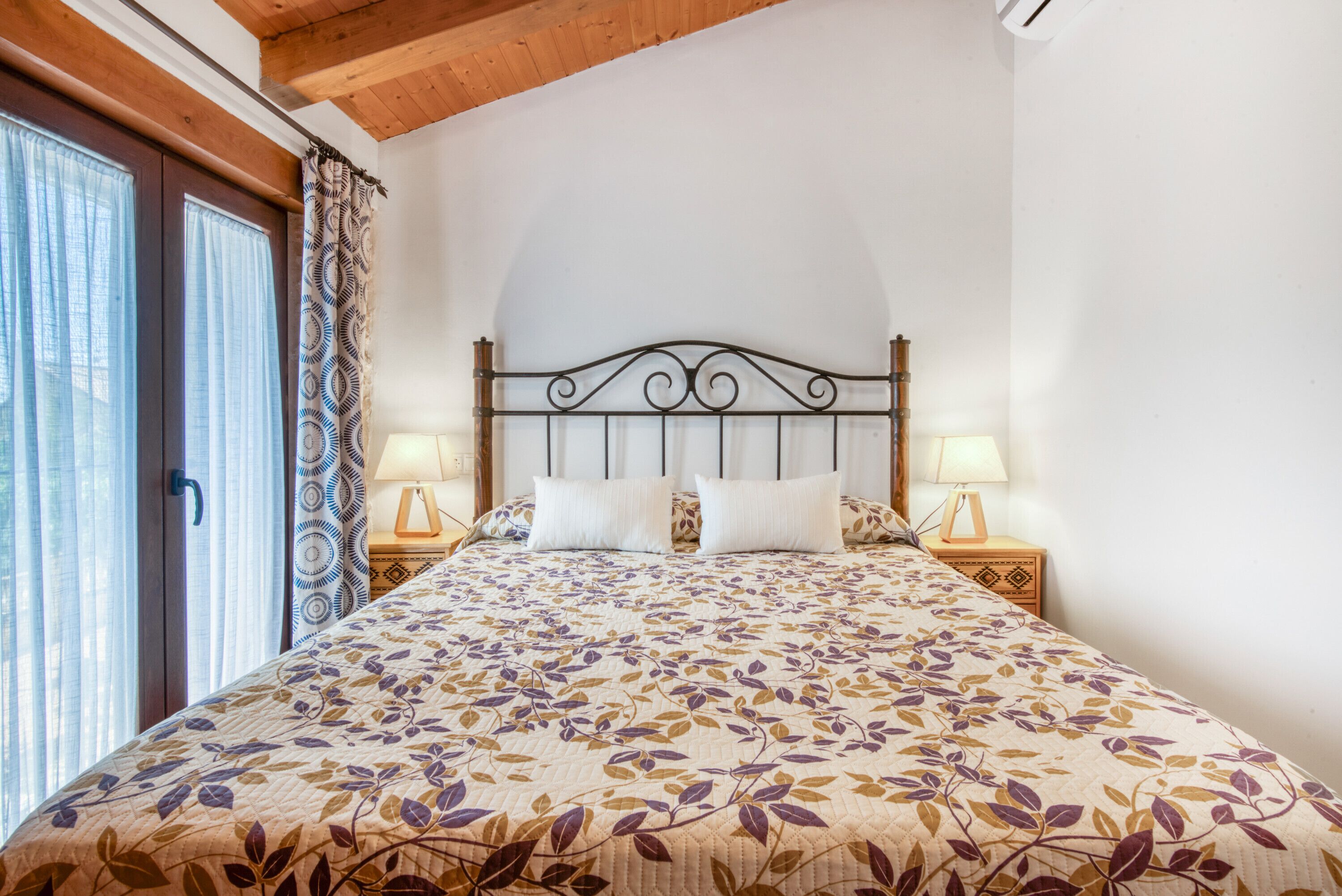 2 habitaciones, tabla de planchar con plancha y wifi gratis 