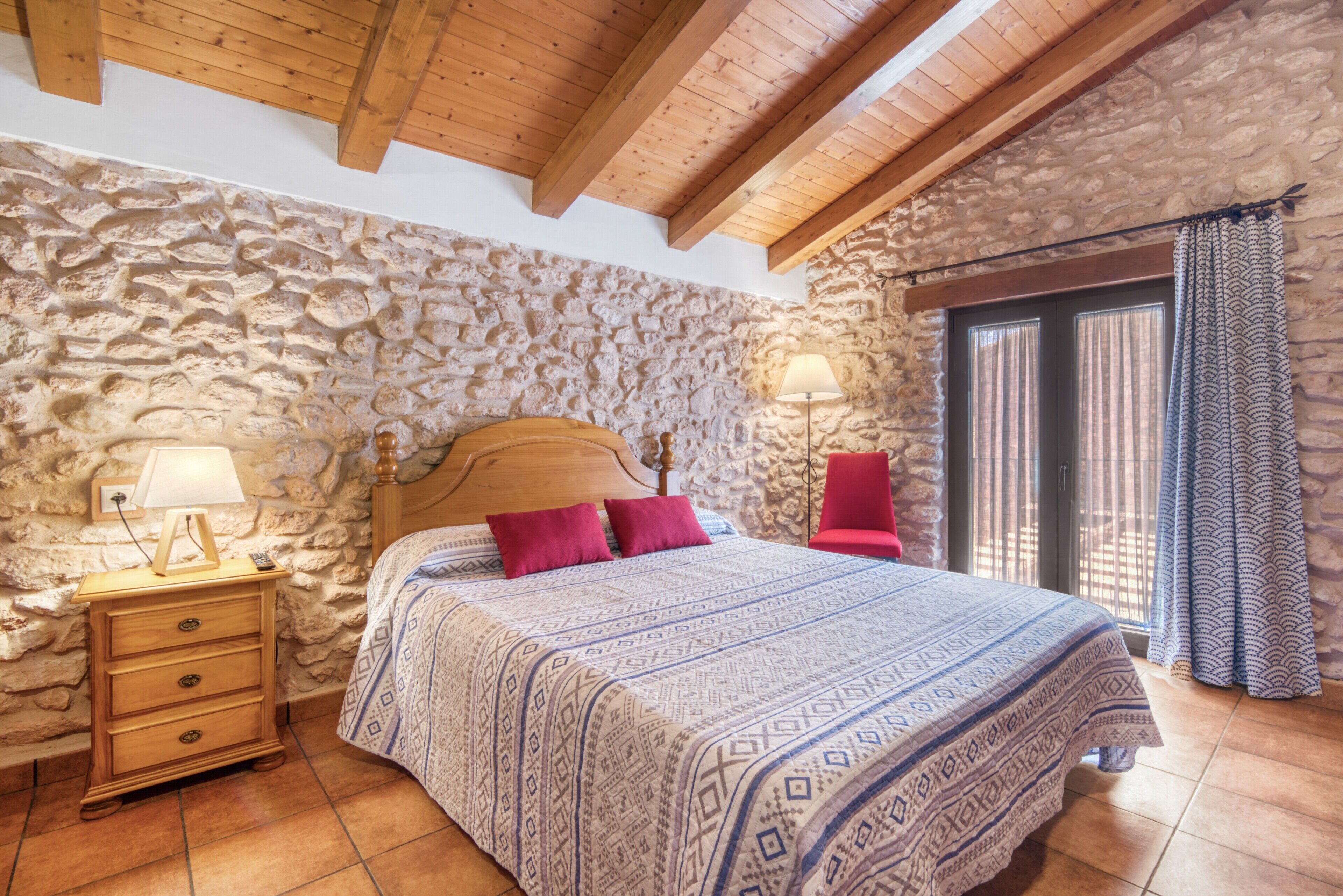 2 dormitorios, tabla de planchar con plancha, wifi gratis y ropa de cama