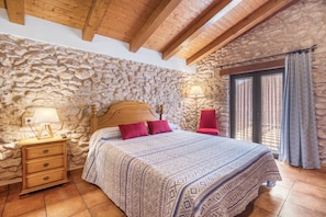 2 slaapkamers, een strijkplank/strijkijzer, gratis wifi, beddengoed